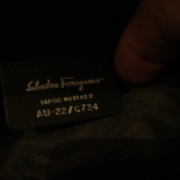 Beautiful black patent Ferragamo bag - Picture 3 of 4